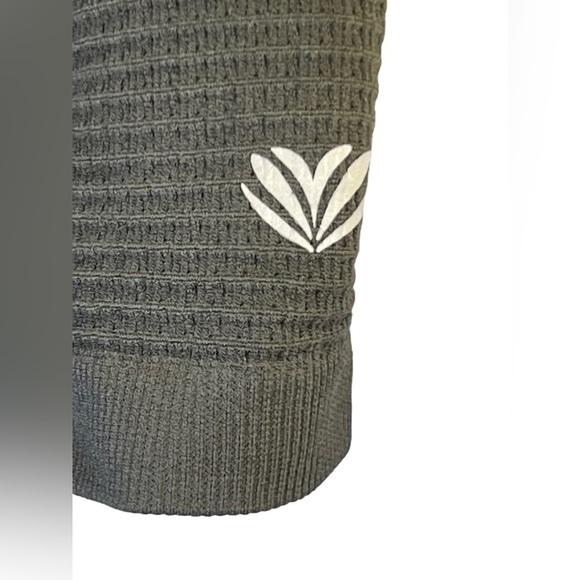 Forever 21 Cropped Tank Top Size L - Picture 2 of 6